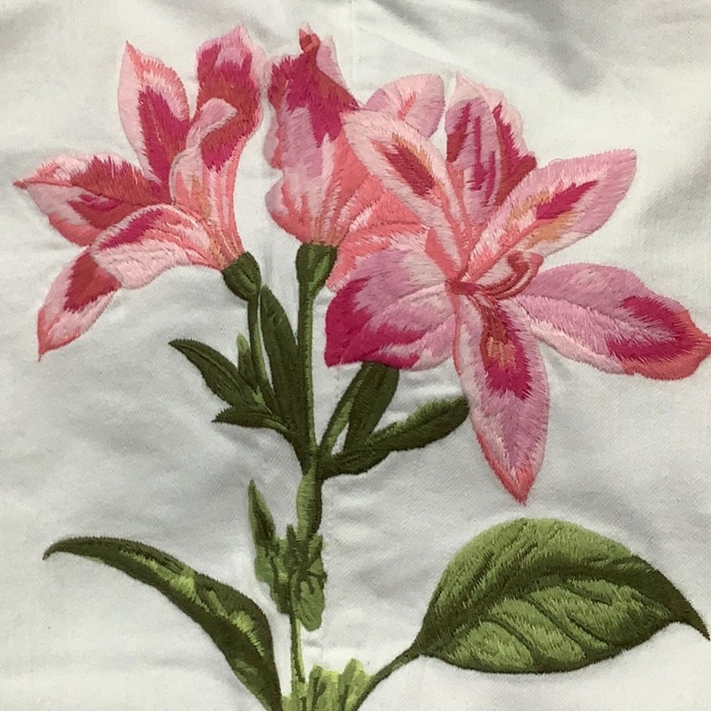 NWT💥Tommy Bahama Ella Twill Embroidered Floret Crop Slim Boyfriend Jeans… - Picture 2 of 10